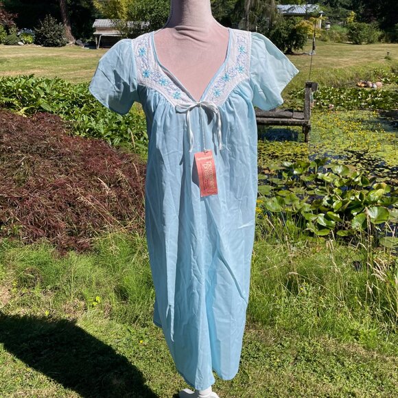 NWT Vintage "Pink Lady" Baby Blue Nightgown – 70s Deadstock Loungewear - Picture 1 of 6